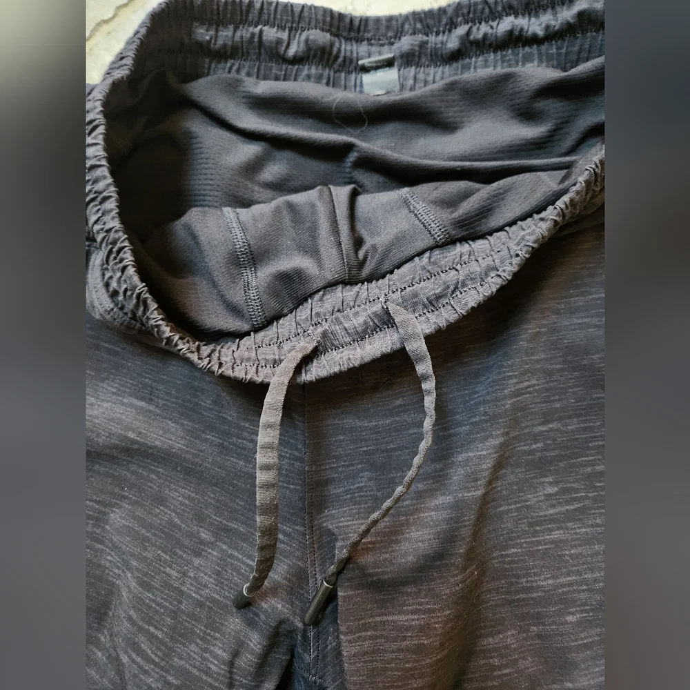Lululemon Mens Black Shorts, Size Small